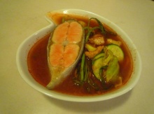 แกงส้มปลาทูน่าและเซลมอน 