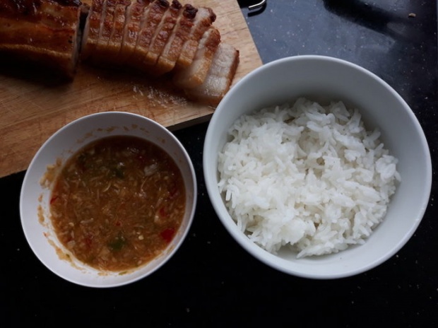 ชวนชิม“ข้าวคลุกน้ำจิ้มซีฟู้ดกับหมูสามชั้นทอดน้ำปลา”เมนูทำง่ายอร่อยเพลิน!