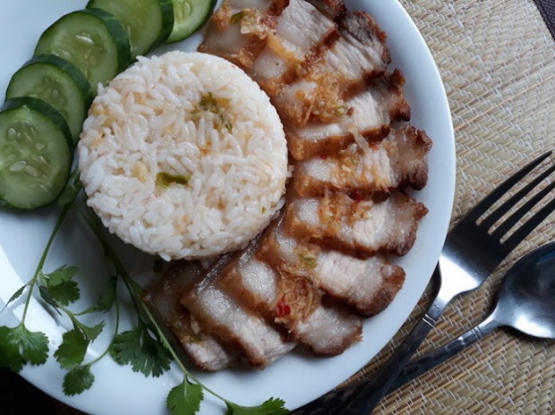 ชวนชิม“ข้าวคลุกน้ำจิ้มซีฟู้ดกับหมูสามชั้นทอดน้ำปลา”เมนูทำง่ายอร่อยเพลิน!